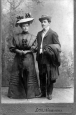 Jan Herszkiewicz (1884-1961) i jego pierwsza żona Maria z Warneckich (1888-1920). Rodzice Ireny ( z d. Herszkiewicz) Sankowskiej(1912-1997) i Barbary ( z d. Herszkiewicz) Fajt (1911-1956).  Zdjęcie z ok. 1916 r. Fotografia z kolekcji S. Sankowskiego.