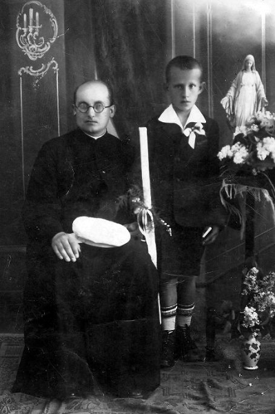 Tadeusz Półrola (1922-1996) - syn Feliksa i Janiny z Molskich.  Zdjęcie z 1932 r. Fotografia z kolekcji A. Spychało.